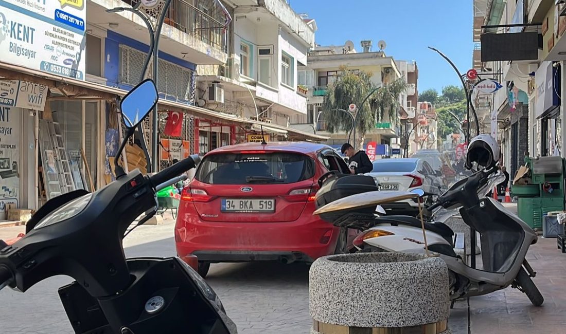 Finike’nin en işlek noktalarından biri olan Atatürk Caddesi’nde esnaf, bitmek