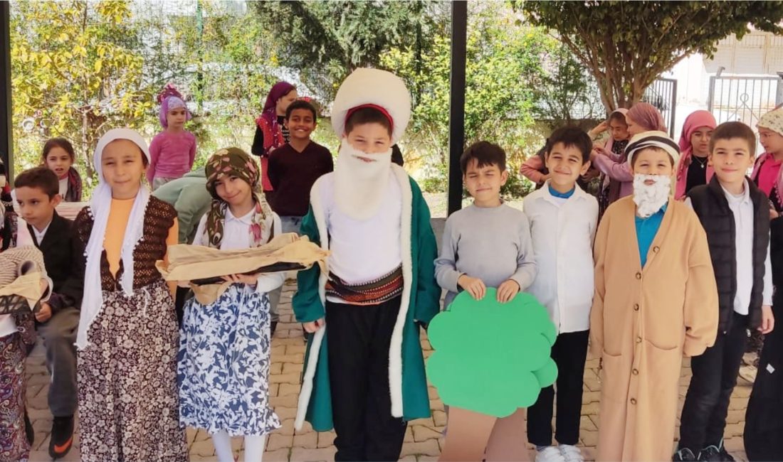 Nasreddin Hoca Fıkralarını Canlandırdılar Emin Akın İlkokulu 3/B Sınıfı Öğrencilerinden Nasreddin Hoca Fıkralarını Canlandırma
