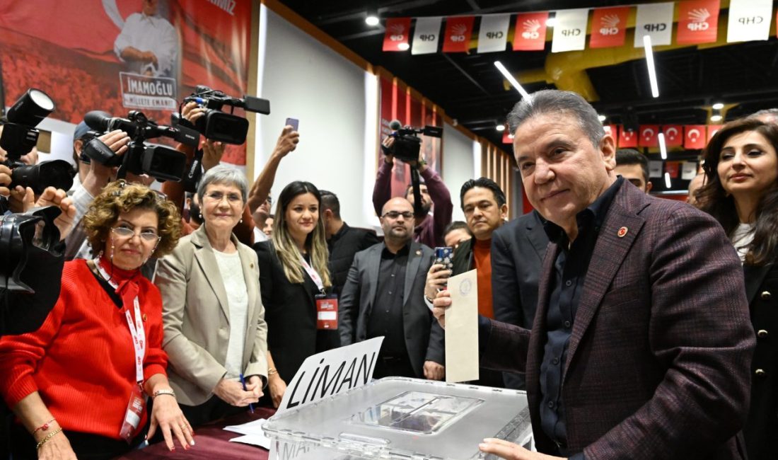 CHP’liler, ön seçim için sandık başına gitti CHP’nin cumhurbaşkanı adayını belirlemek için yaptığı ön seçimde partililer oy