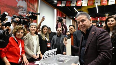  CHP’nin cumhurbaşkanı adayını belirlemek için yaptığı ön seçimde partililer oy