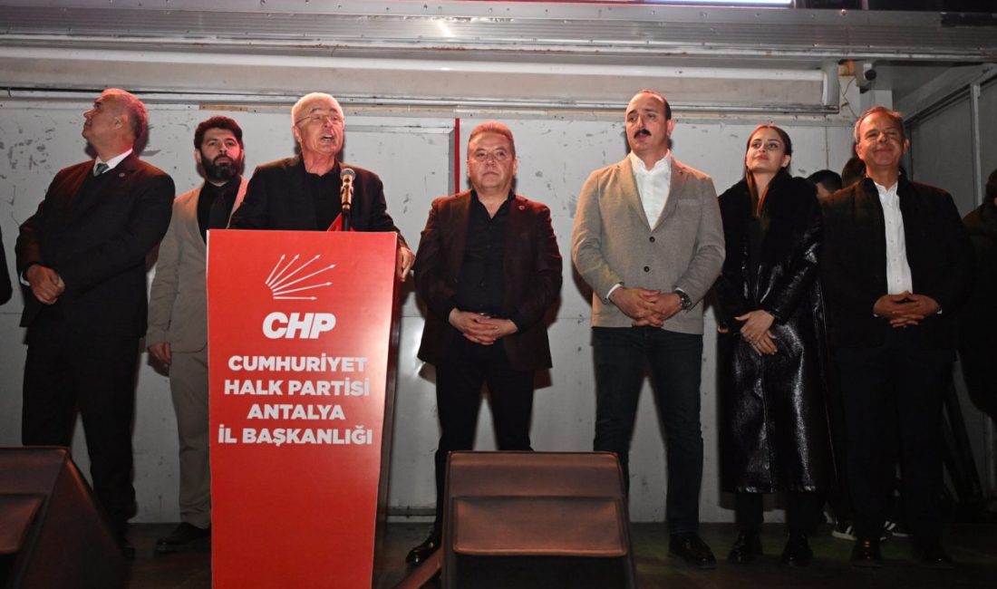 Antalya’da ‘İmamoğlu’ gerginliği; gözaltılar var ANTALYA'da, İstanbul Büyükşehir Belediye (İBB) Başkanı Ekrem İmamoğlu'nun tutuklanmasını protesto