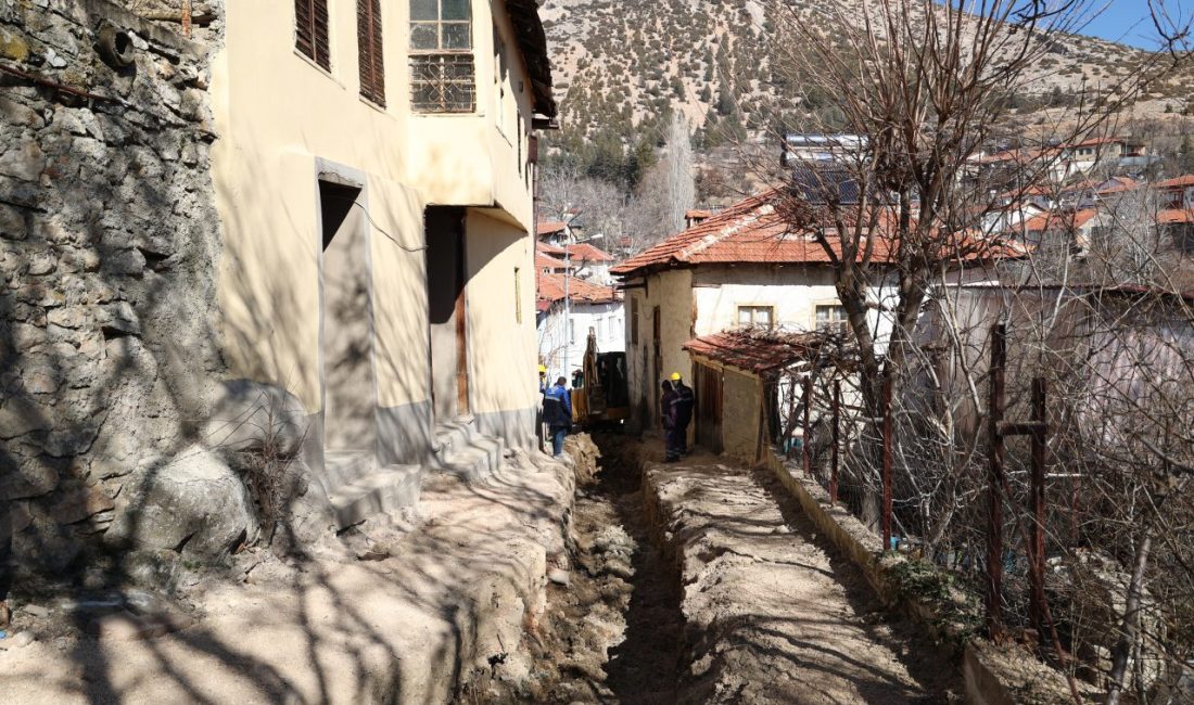 ASAT’tan Elmalı’nın tarihi sokaklarında altyapı çalışması ANTALYA, – ANTALYA Büyükşehir Belediyesi ASAT Genel Müdürlüğü, Elmalı ilçesinde