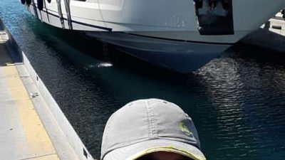 Bodrum ilçesinde pasarella (portatif köprü) ile yat arasına sıkışan kaptan