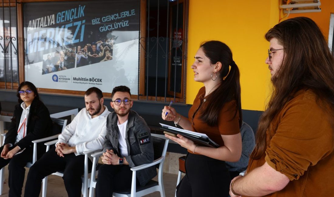 Gençlik Merkezi’nde pratik İngilizce konuşma etkinliği ANTALYA, – ANTALYA Büyükşehir Belediyesi, gençlerin İngilizce konuşma becerilerini geliştirmeleri