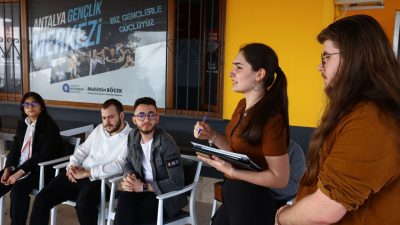 ANTALYA, – ANTALYA Büyükşehir Belediyesi, gençlerin İngilizce konuşma becerilerini geliştirmeleri