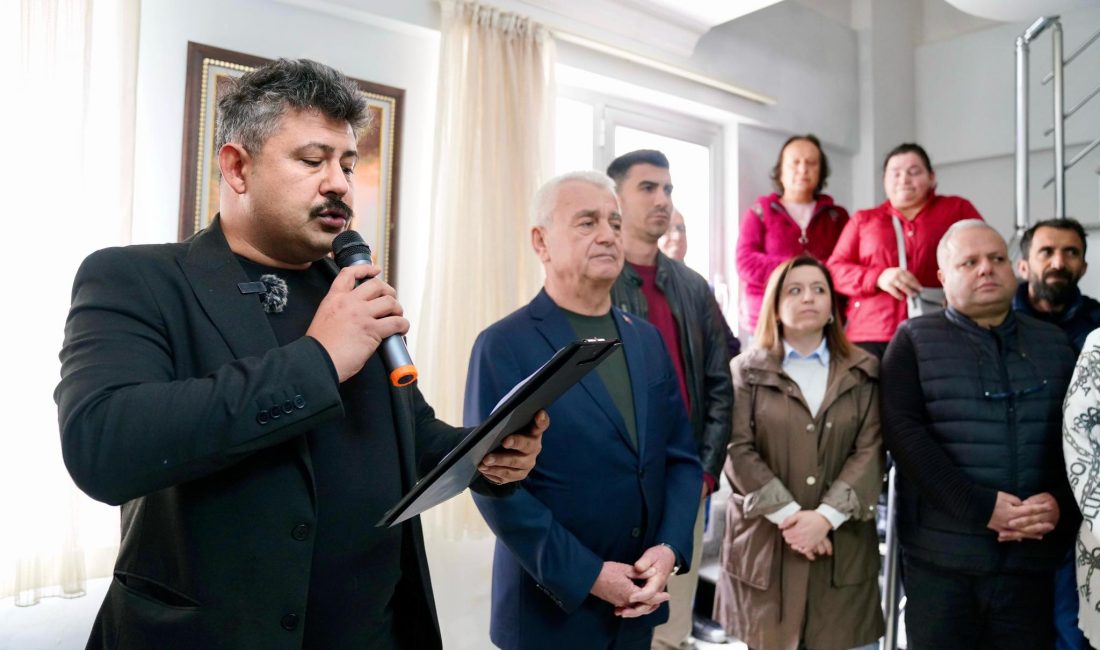 CHP FİNİKE İLÇE BAŞKANLIĞI’NDAN İMAMOĞLU’NA DESTEK: “İMAMOĞLU, MİLLETİMİZE EMANETTİR” CHP Finike İlçe Başkanlığı, gözaltına alınan İstanbul Büyükşehir Belediye Başkanı