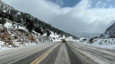ANTALYA- Konya yolunun Alacabel Geçidi'nde kar yağışı nedeniyle ulaşımda aksamalar