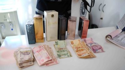 ANTALYA'da zabıta ekiplerinin, imitasyon parfümleri, 'orijinal' ya da 'gümrük kaçağı