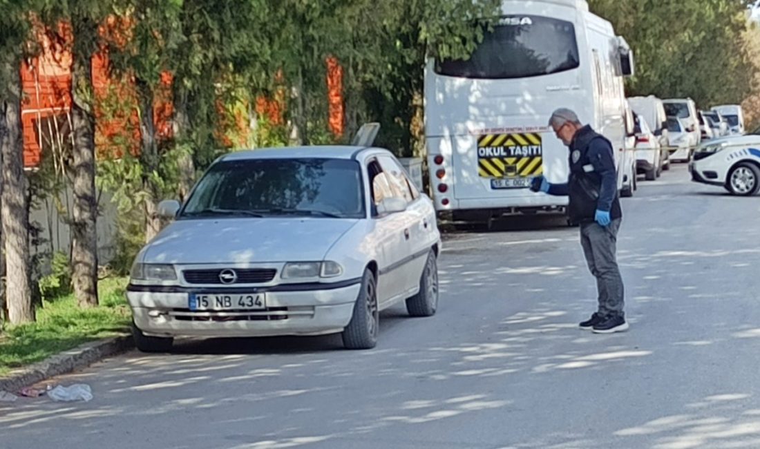BURDUR'da belediye personeli Murat Boz (48), park halindeki otomobilinde ölü