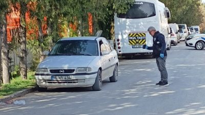 BURDUR'da belediye personeli Murat Boz (48), park halindeki otomobilinde ölü