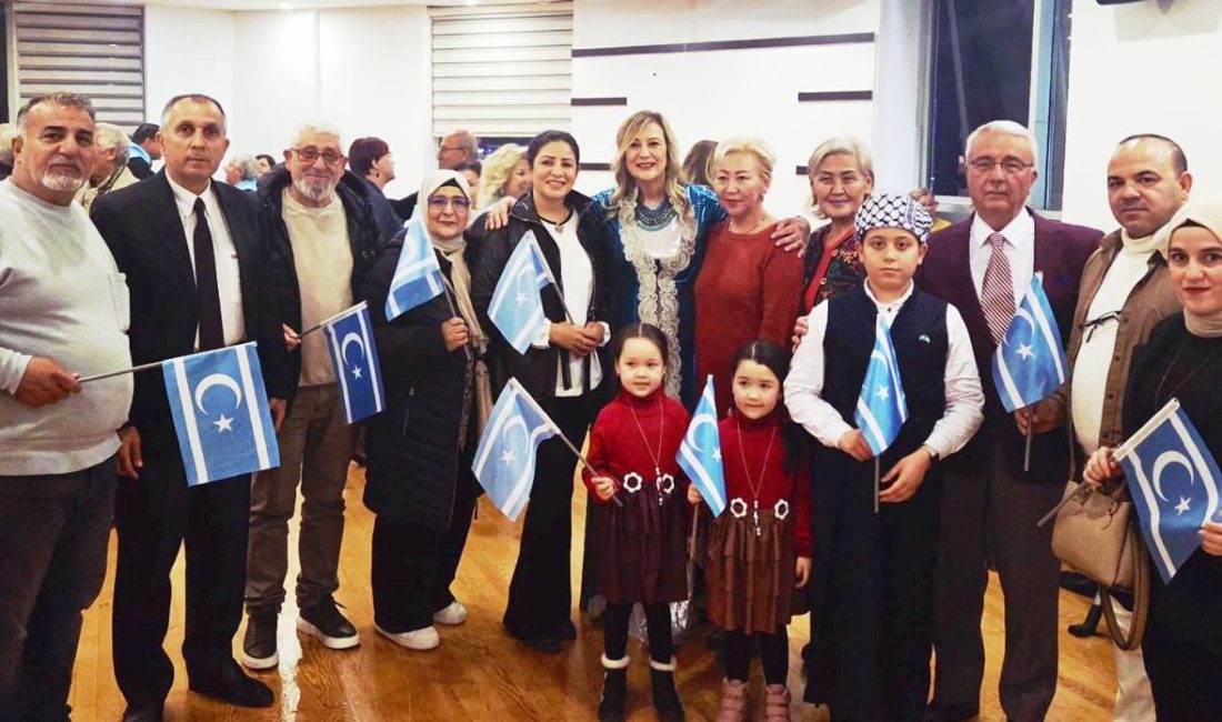 Türkmenlerden türkü geçidi Yusuf DEMİR/ANTALYA, – ANTALYA’da yerleşik Irak Türkmenlerini bir çatı altında