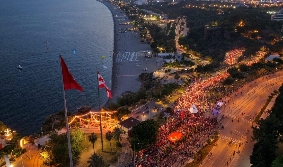 ANTALYA'da, 19 Mayıs Atatürk'ü Anma, Gençlik ve Spor Bayramı, binlerce