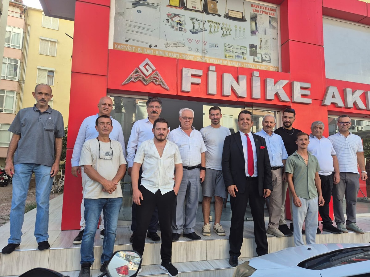 Zafer Partisi Finike İlçe Başkanı Mehmet Candan ve teşkilatının ev