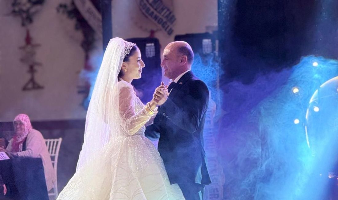 Zeynep Keyikçi ile Kemal Uğur Dünyaevine Girdi Finike Gençlik ve Spor Müdürlüğü personellerinden jimnastik öğretmeni Zeynep Keyikçi