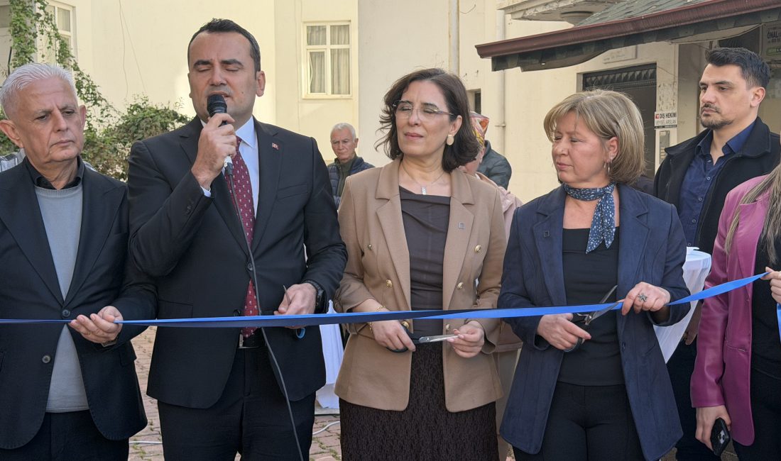 MİMARLAR ODASI FİNİKE TEMSİLCİLİĞİ GÖRKEMLİ BİR TÖRENLE AÇILDI Mimarlar Odası Finike Temsilciliği, geniş katılımın sağlandığı görkemli bir törenle