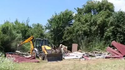 YAPILARI BELEDİYELER YIKMAZSA BAKANLIK BÜTÇEDEN KESECEK