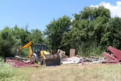 YAPILARI BELEDİYELER YIKMAZSA BAKANLIK BÜTÇEDEN KESECEK